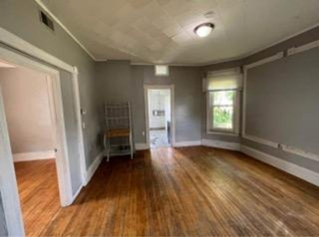 395 Thomas Avenue, Saint Paul, MN 55103