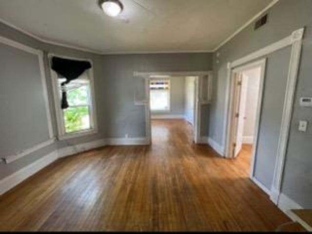 395 Thomas Avenue, Saint Paul, MN 55103