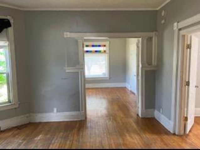 395 Thomas Avenue, Saint Paul, MN 55103