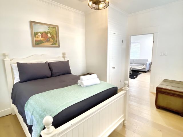 301 Tabor Street, Houston, TX 77009