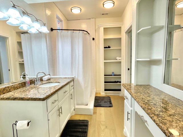 301 Tabor Street, Houston, TX 77009