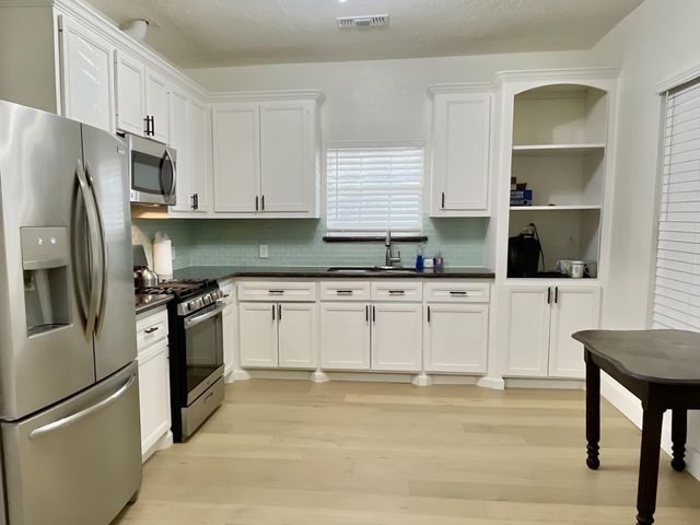 301 Tabor Street, Houston, TX 77009