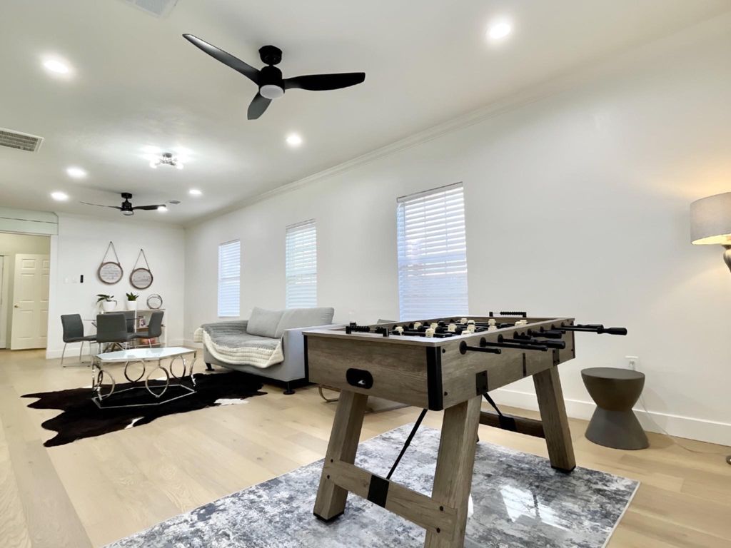 301 Tabor Street, Houston, TX 77009