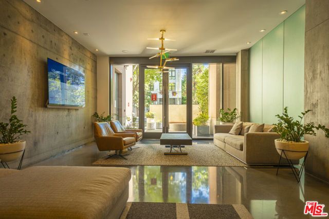 1111 S Grand Avenue 817, Los Angeles, CA 90015