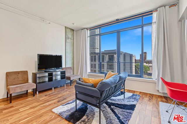 1111 S Grand Avenue 817, Los Angeles, CA 90015