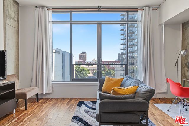 1111 S Grand Avenue 817, Los Angeles, CA 90015
