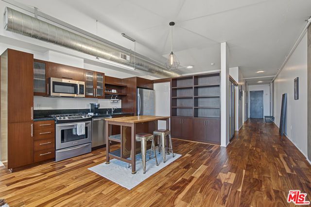 1111 S Grand Avenue 817, Los Angeles, CA 90015