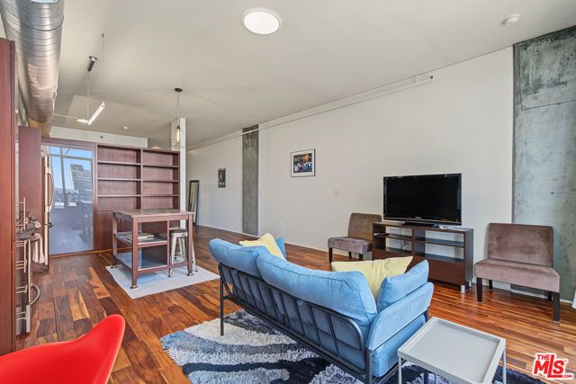1111 S Grand Avenue 817, Los Angeles, CA 90015