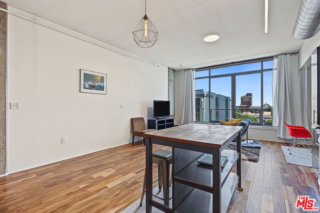 1111 S Grand Avenue 817, Los Angeles, CA 90015
