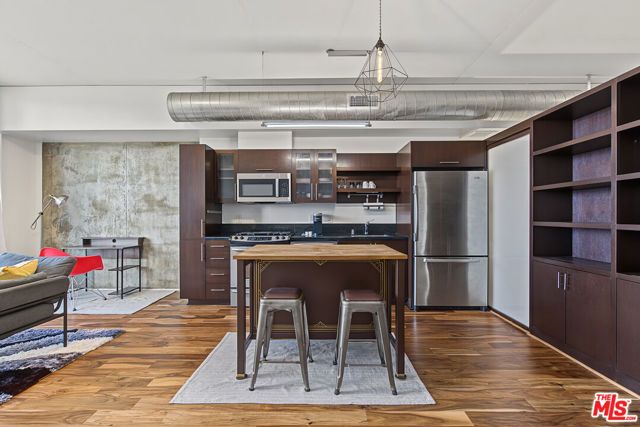 1111 S Grand Avenue 817, Los Angeles, CA 90015
