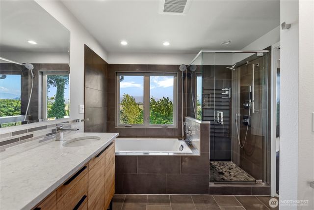 12103 Hilynn Drive, Burlington, WA 98233