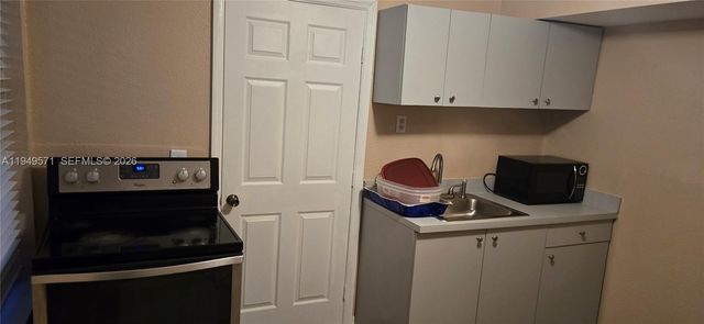 2879 SW 10th St B, Fort Lauderdale, FL 33312