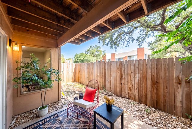 2600 Penny LN 118, Austin, TX 78757