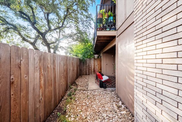 2600 Penny LN 118, Austin, TX 78757