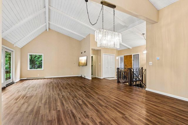 W333S221 Glen Oaks DRIVE, Delafield, WI 53018