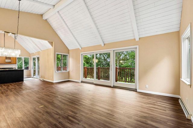 W333S221 Glen Oaks DRIVE, Delafield, WI 53018