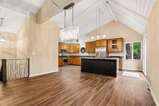 W333S221 Glen Oaks DRIVE, Delafield, WI 53018