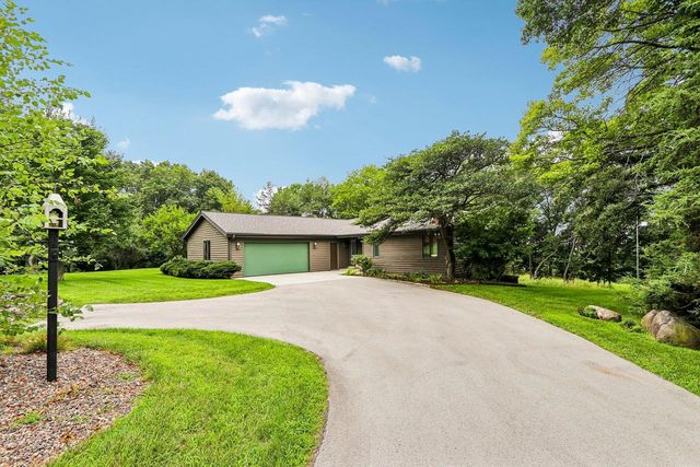 W333S221 Glen Oaks DRIVE, Delafield, WI 53018