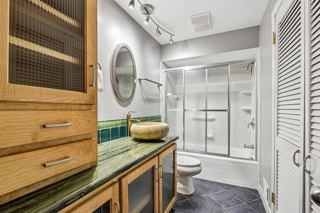 W333S221 Glen Oaks DRIVE, Delafield, WI 53018