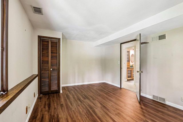 W333S221 Glen Oaks DRIVE, Delafield, WI 53018