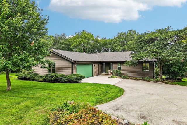 W333S221 Glen Oaks DRIVE, Delafield, WI 53018