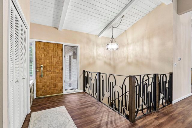W333S221 Glen Oaks DRIVE, Delafield, WI 53018
