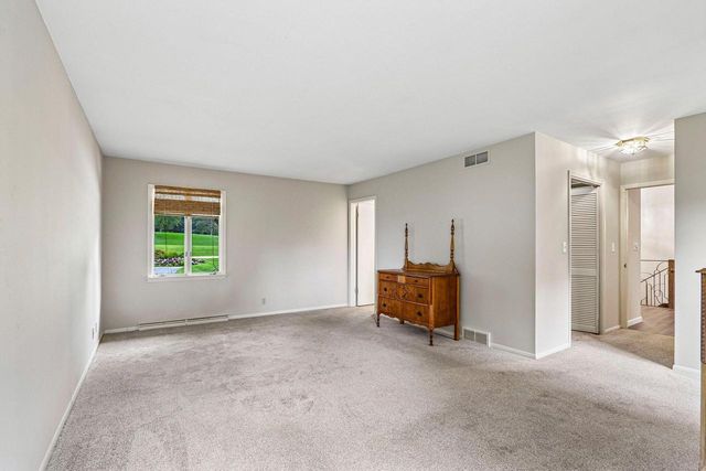 W333S221 Glen Oaks DRIVE, Delafield, WI 53018