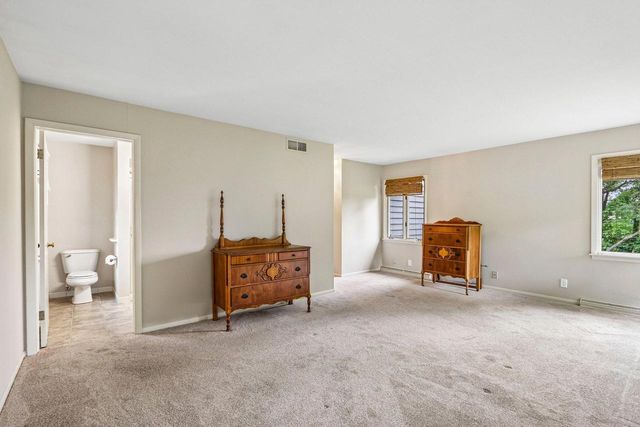 W333S221 Glen Oaks DRIVE, Delafield, WI 53018