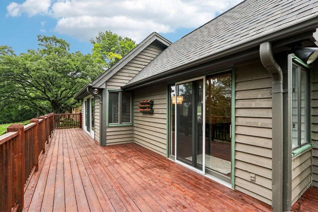 W333S221 Glen Oaks DRIVE, Delafield, WI 53018