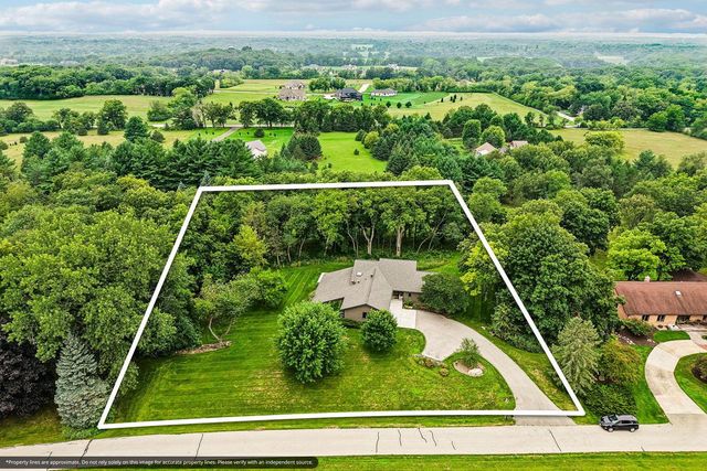 W333S221 Glen Oaks DRIVE, Delafield, WI 53018