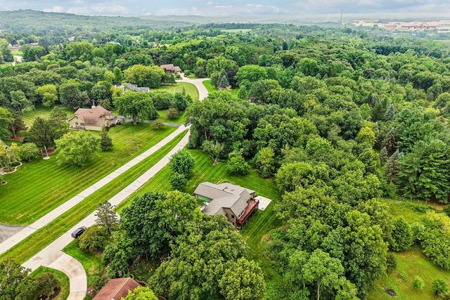W333S221 Glen Oaks DRIVE, Delafield, WI 53018