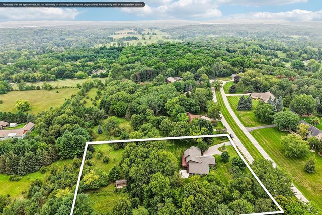 W333S221 Glen Oaks DRIVE, Delafield, WI 53018
