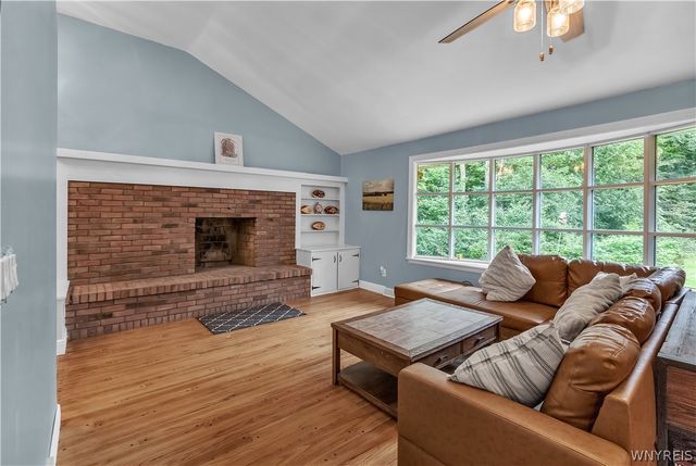 20 Nieman Drive, Orchard Park, NY 14127
