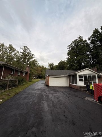 20 Nieman Drive, Orchard Park, NY 14127