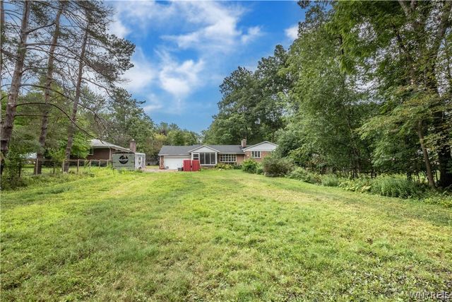 20 Nieman Drive, Orchard Park, NY 14127