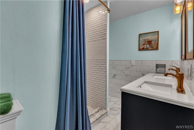 20 Nieman Drive, Orchard Park, NY 14127