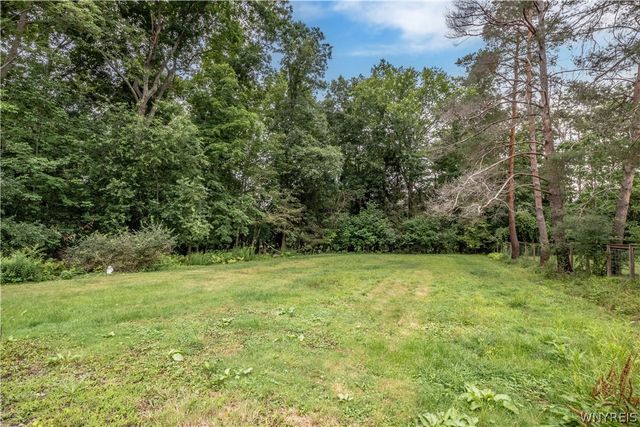 20 Nieman Drive, Orchard Park, NY 14127
