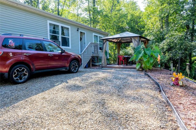 30 & 32 W Skyland Circle, Asheville, NC 28804