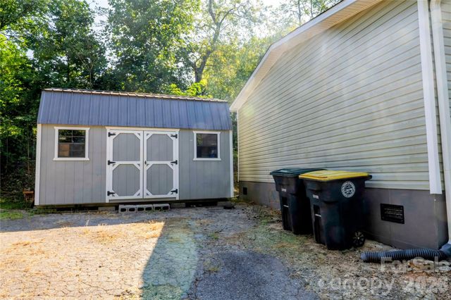 30 & 32 W Skyland Circle, Asheville, NC 28804