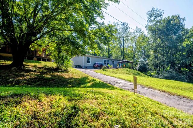 30 & 32 W Skyland Circle, Asheville, NC 28804