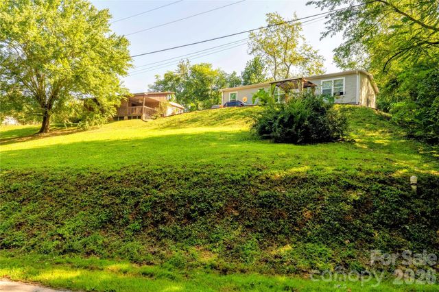 30 & 32 W Skyland Circle, Asheville, NC 28804