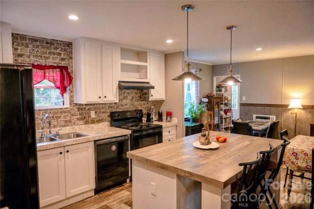30 & 32 W Skyland Circle, Asheville, NC 28804