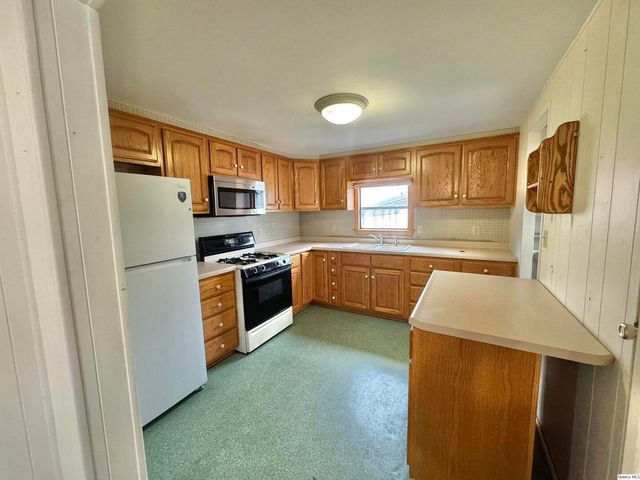 355 Bainbridge Street, Barry, IL 62312