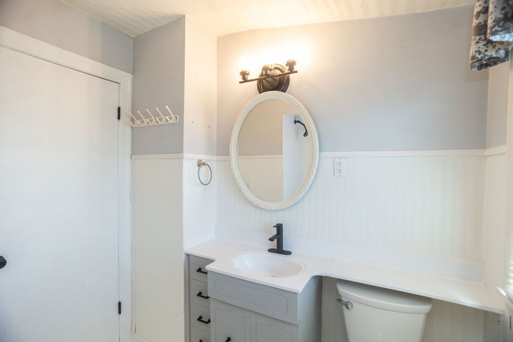 Image 18 of property listing at 3924 N Oconto Avenue, Chicago, IL 60634