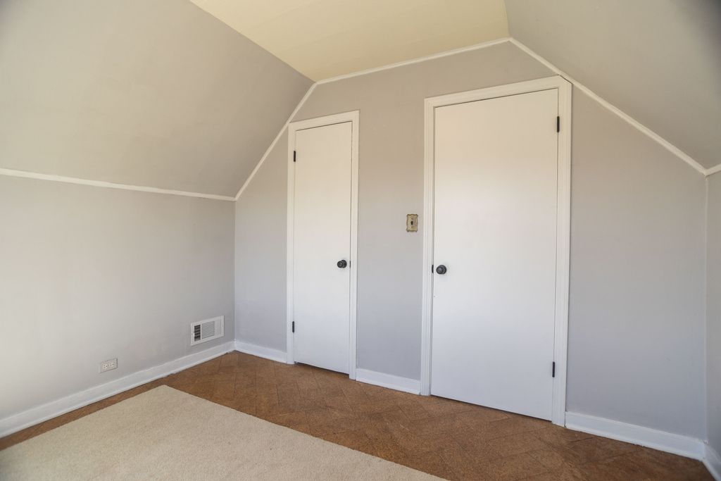Image 22 of property listing at 3924 N Oconto Avenue, Chicago, IL 60634