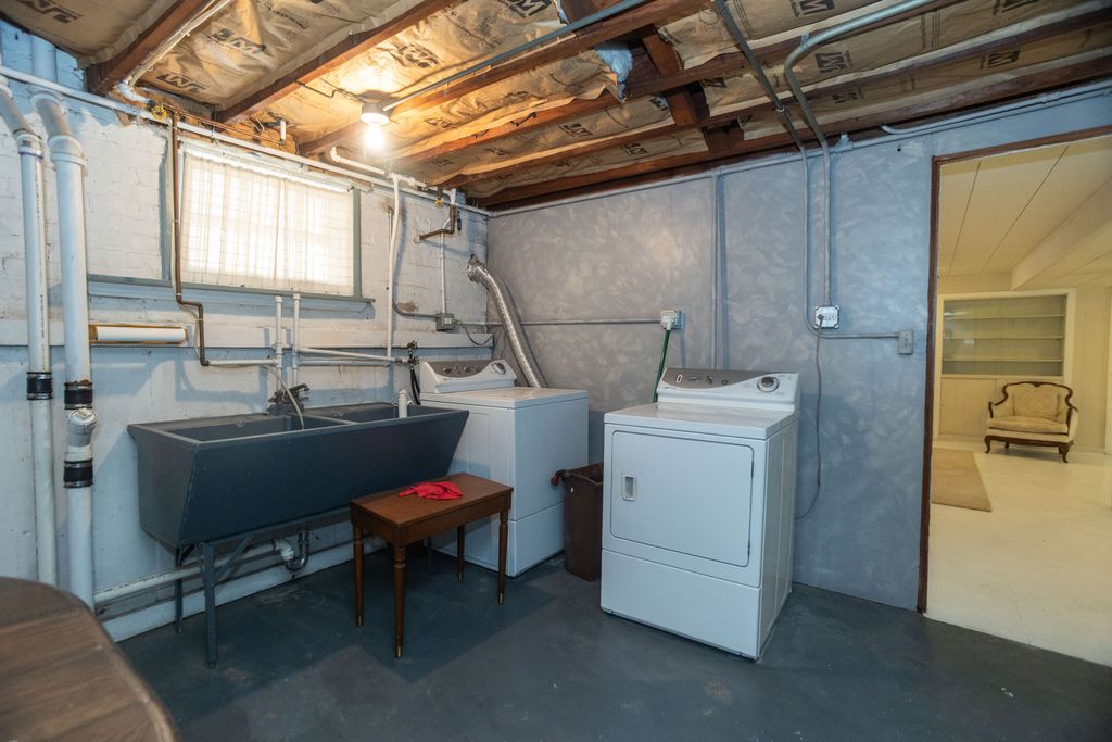 Image 30 of property listing at 3924 N Oconto Avenue, Chicago, IL 60634