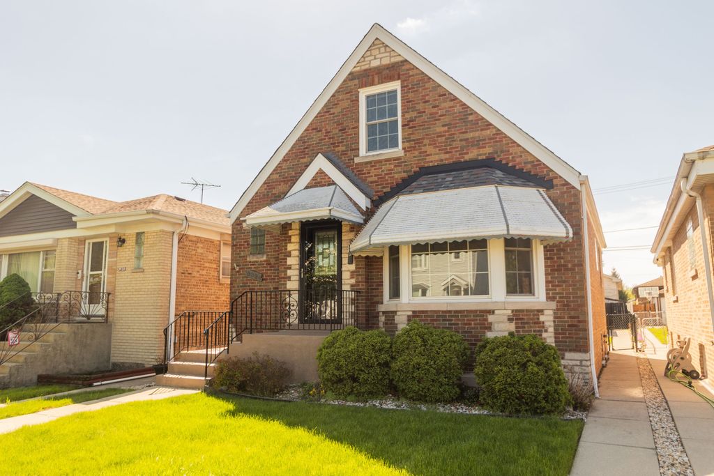 Image 33 of property listing at 3924 N Oconto Avenue, Chicago, IL 60634