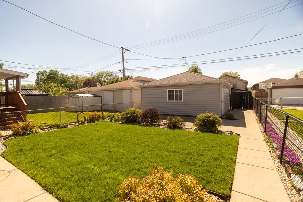 Image 35 of property listing at 3924 N Oconto Avenue, Chicago, IL 60634