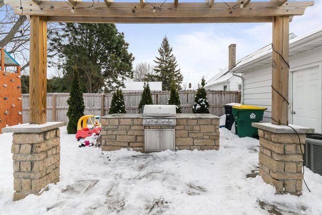 572 NEWTOLS STREET, Green Bay, WI 54302