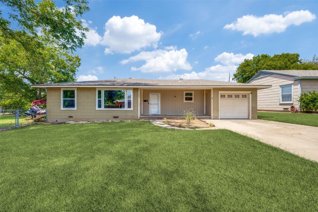 1800 W Walker Street, Denison, TX 75020